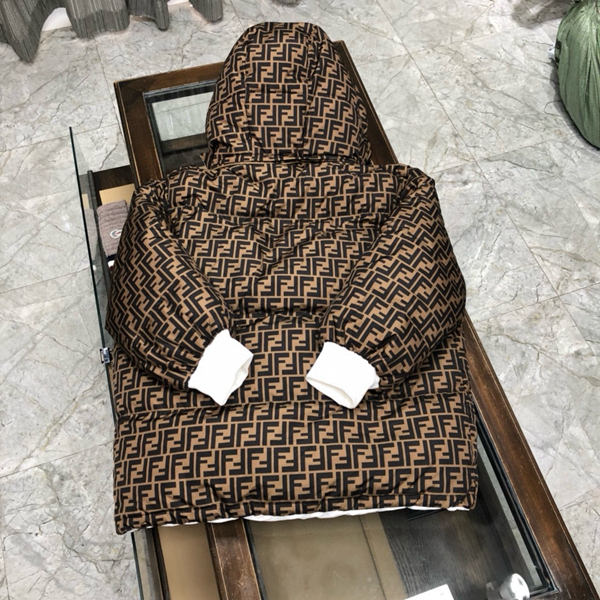 ハイクオリティダウンジャケット着用イメージ